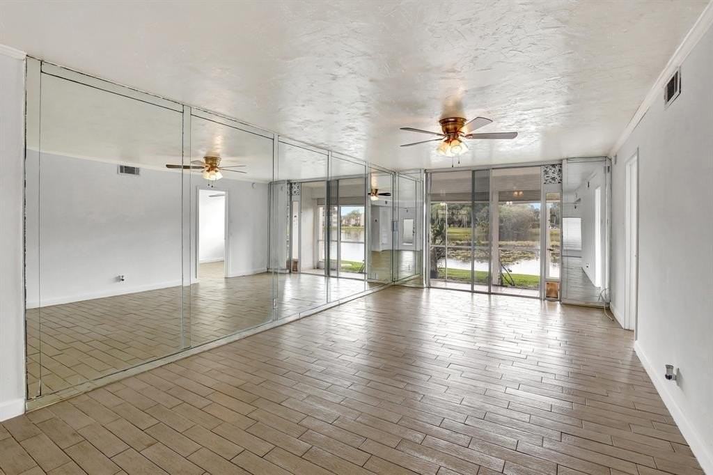 9400 N Hollybrook Lake Dr #105 - Photo 2 of 18