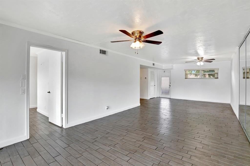 9400 N Hollybrook Lake Dr #105 - Photo 3 of 18