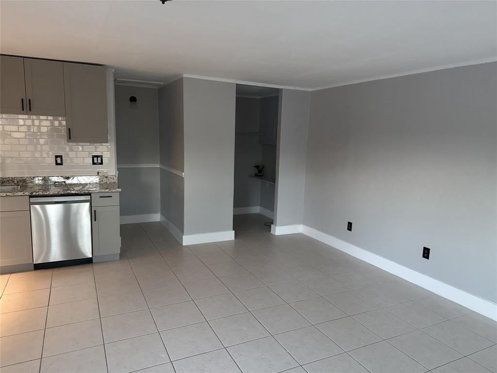 249 Sw 12th St #REAR - Photo 3 of 6