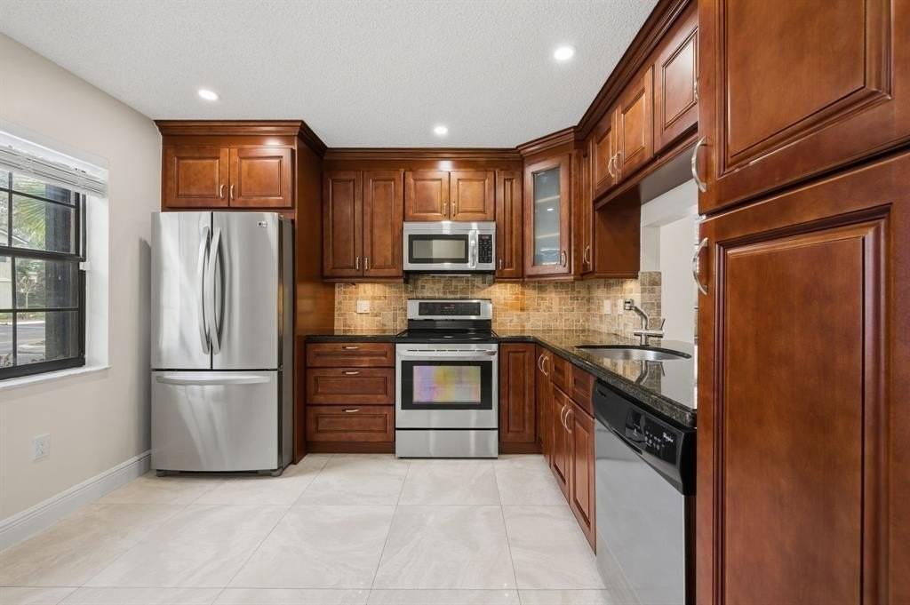 454 Westree Ln - Photo 3 of 23