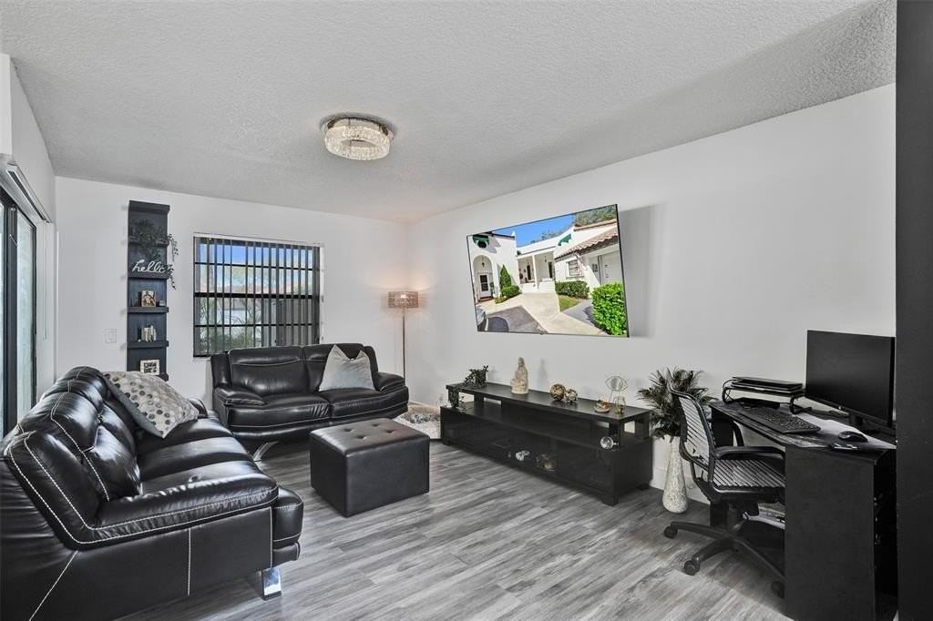 3633 Nw 6th St #3633 - Photo 4 of 42