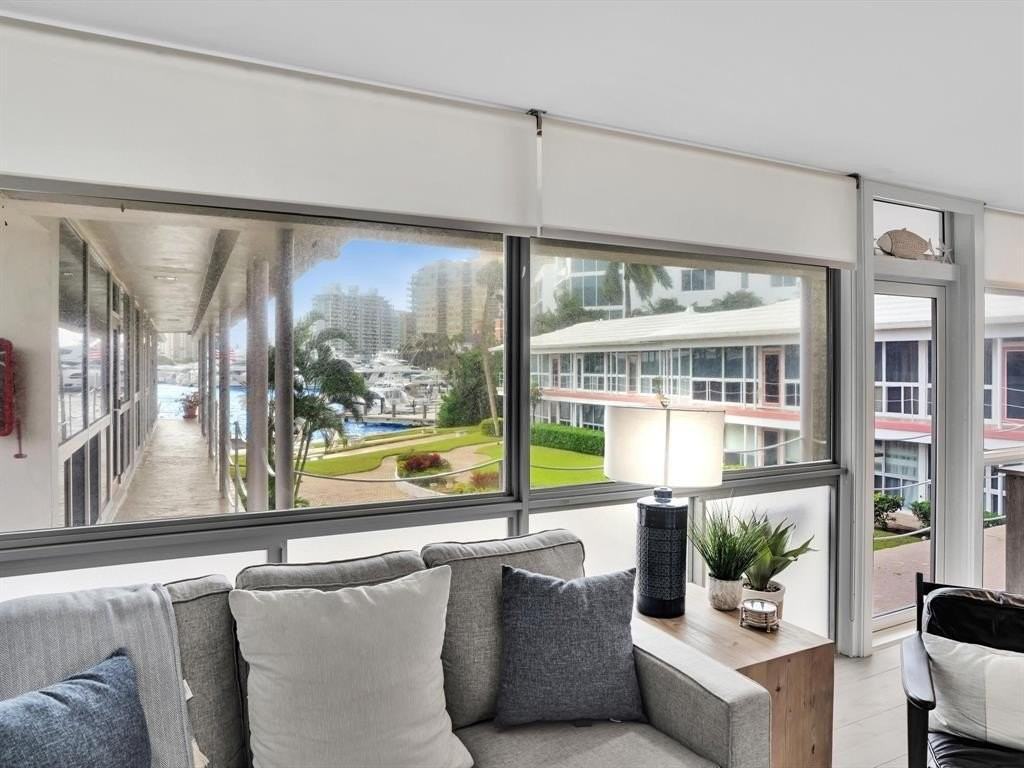 1124 Seminole Dr #4D - Photo 6 of 42