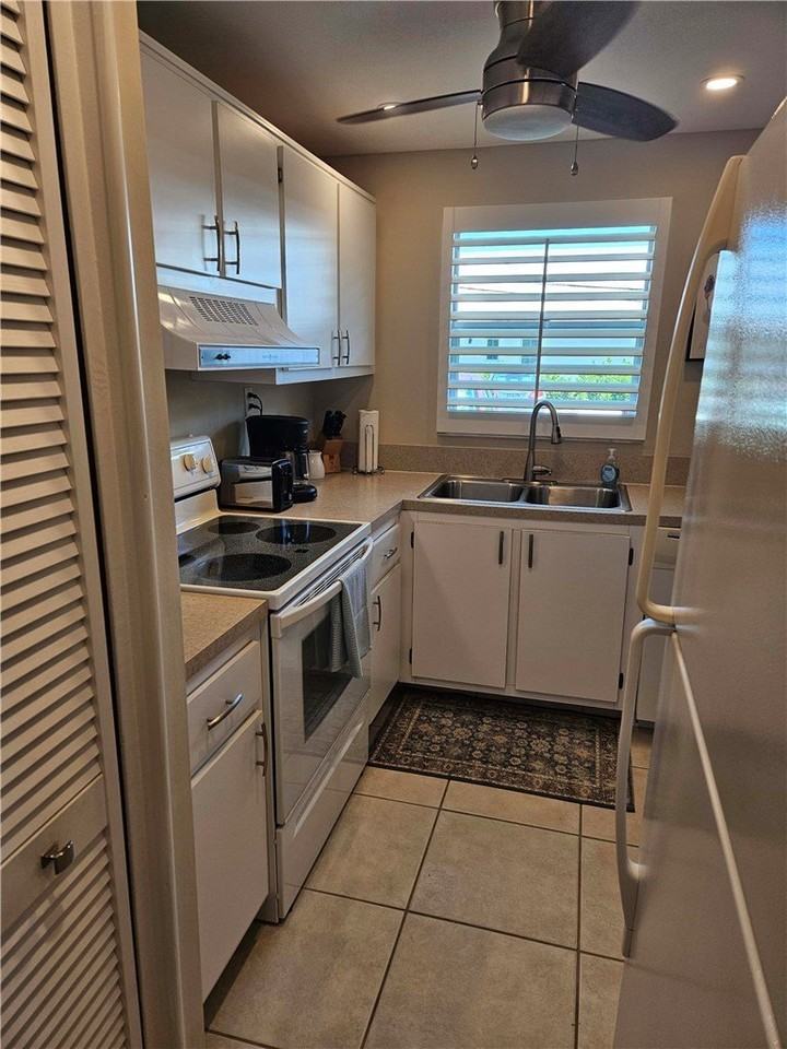 1100 Ponce De Leon Cir Unit N - Photo 7 of 29