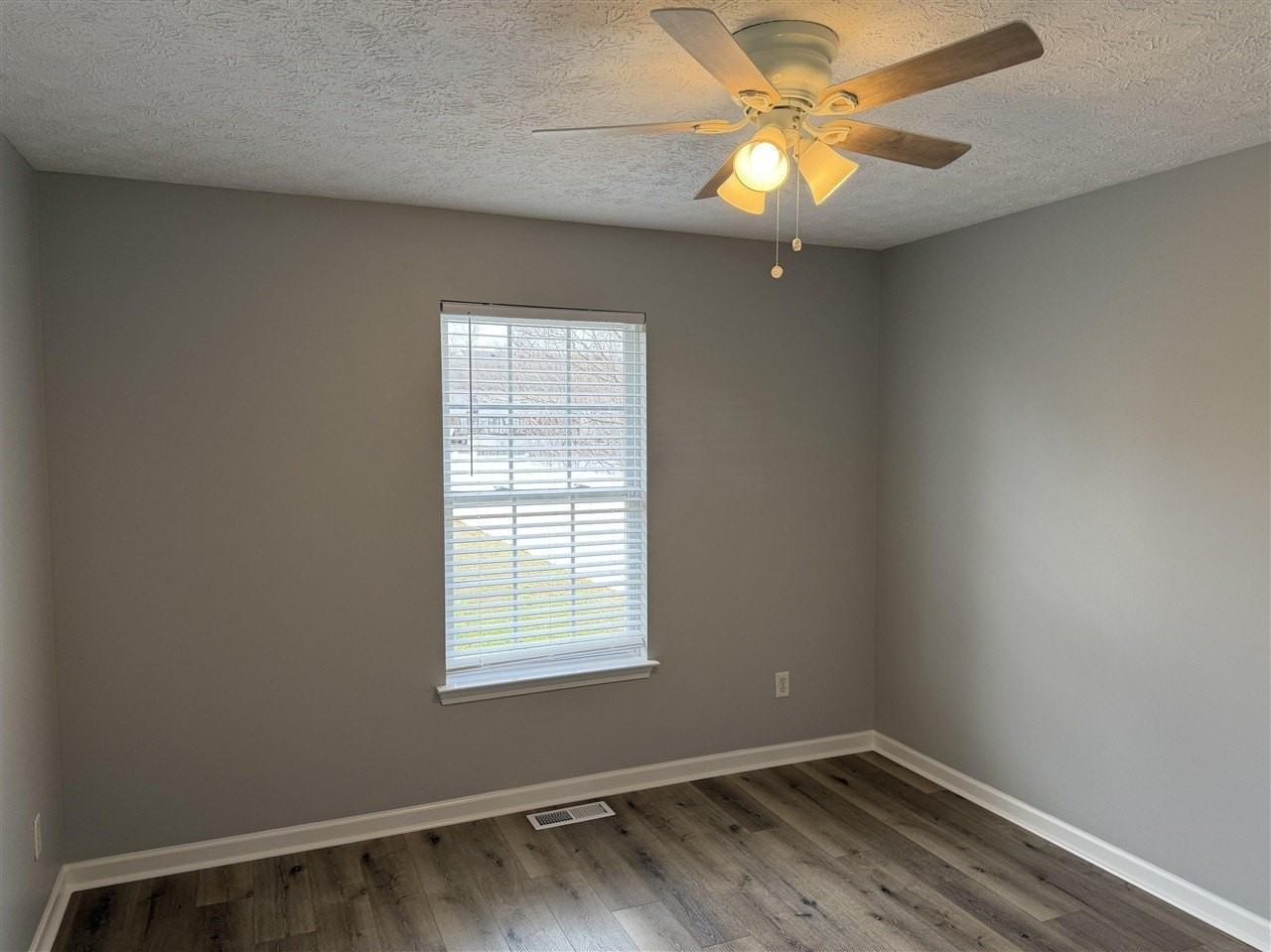 360 Cedar Hollow Dr - Photo 6 of 9