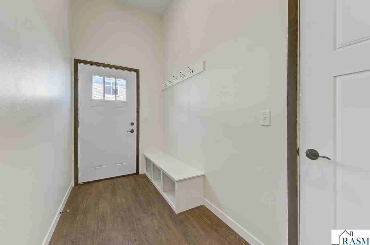 2308 Pleasant View Dr - Photo 4 of 35