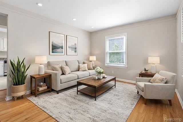 1860 Bowers St - Photo 4 of 28