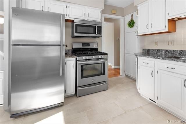 1860 Bowers St - Photo 7 of 28