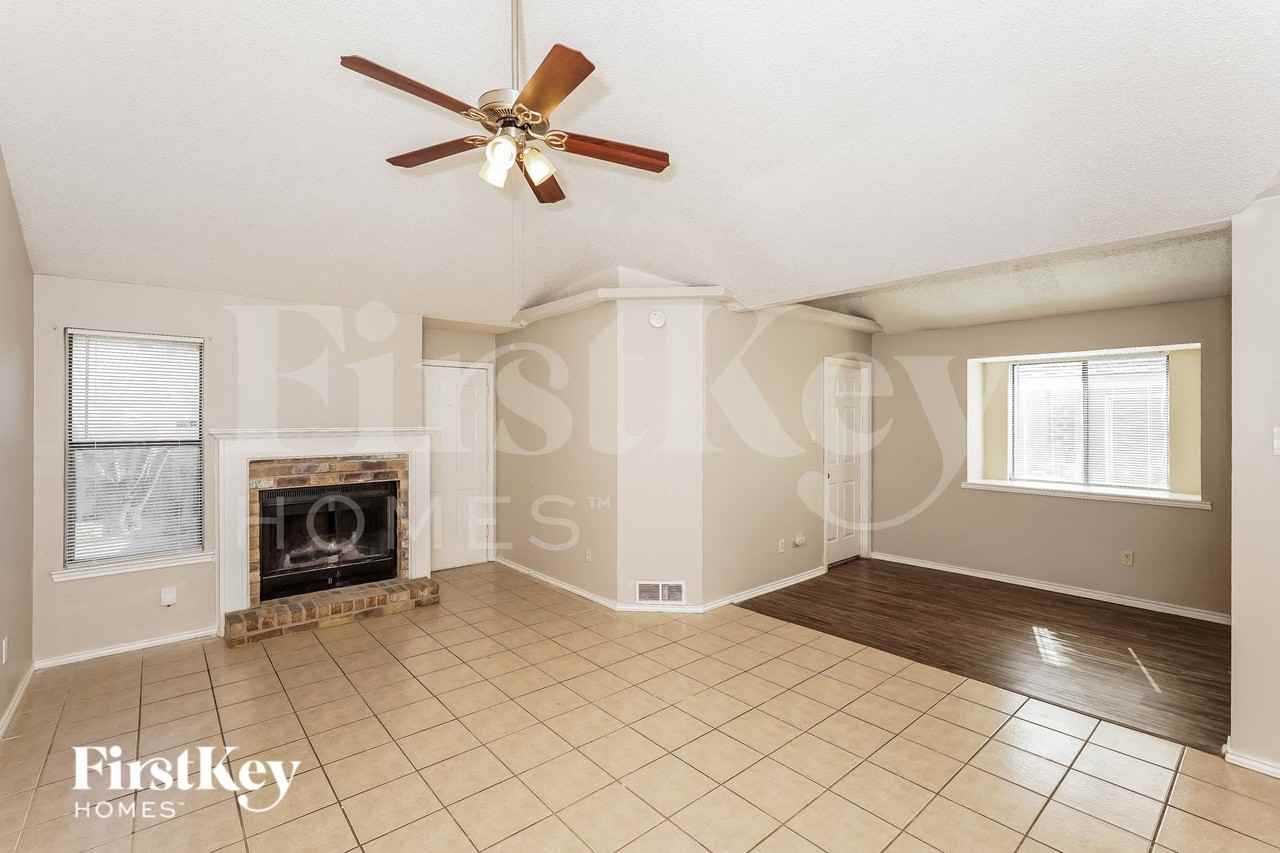 1504 Taylorcrest Dr - Photo 2 of 15