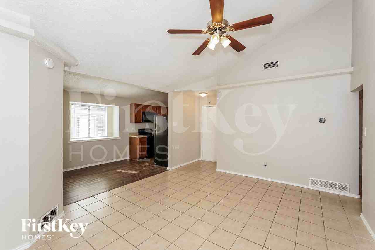 1504 Taylorcrest Dr - Photo 4 of 15