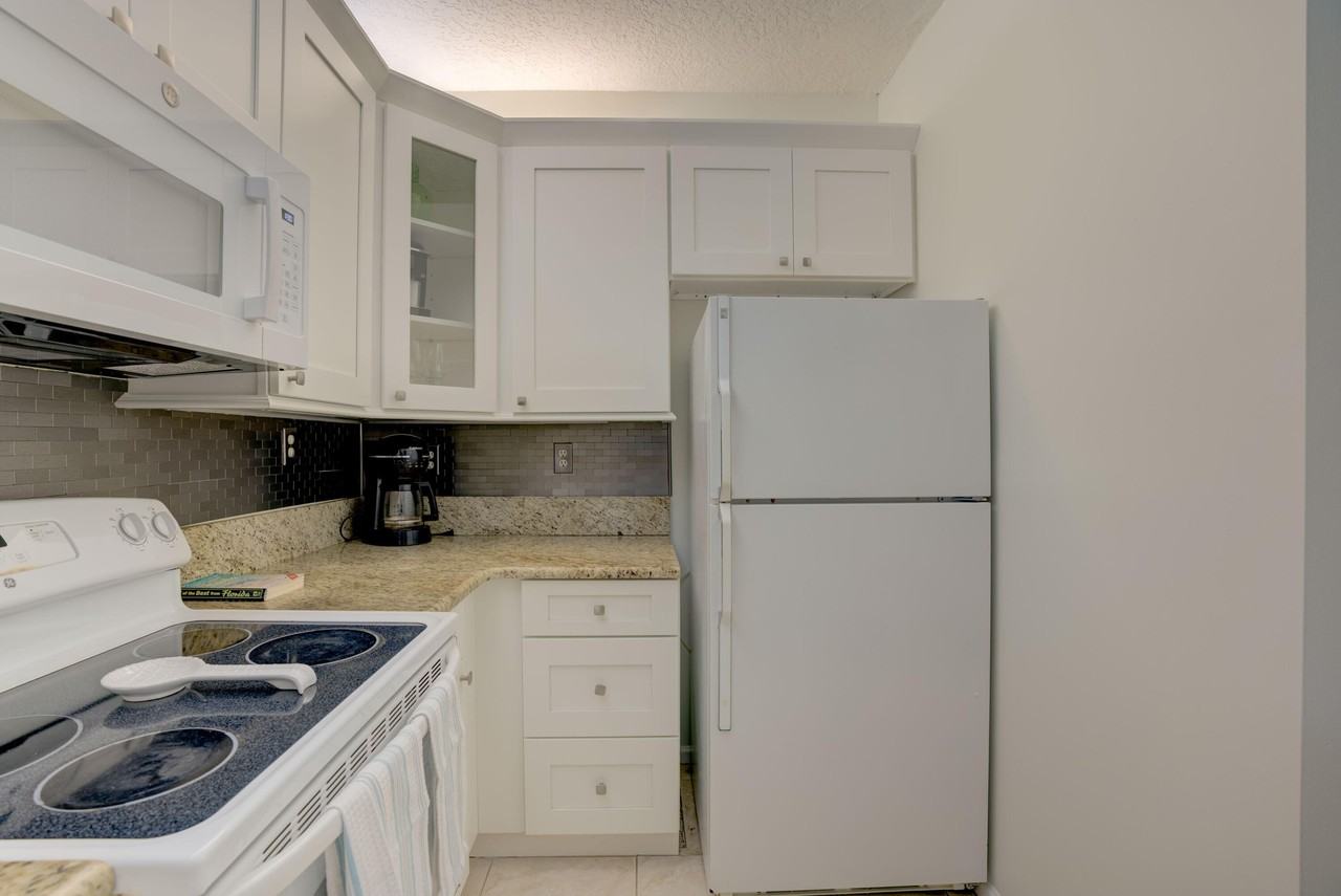 200 Uno Lago Dr #202 - Photo 5 of 30