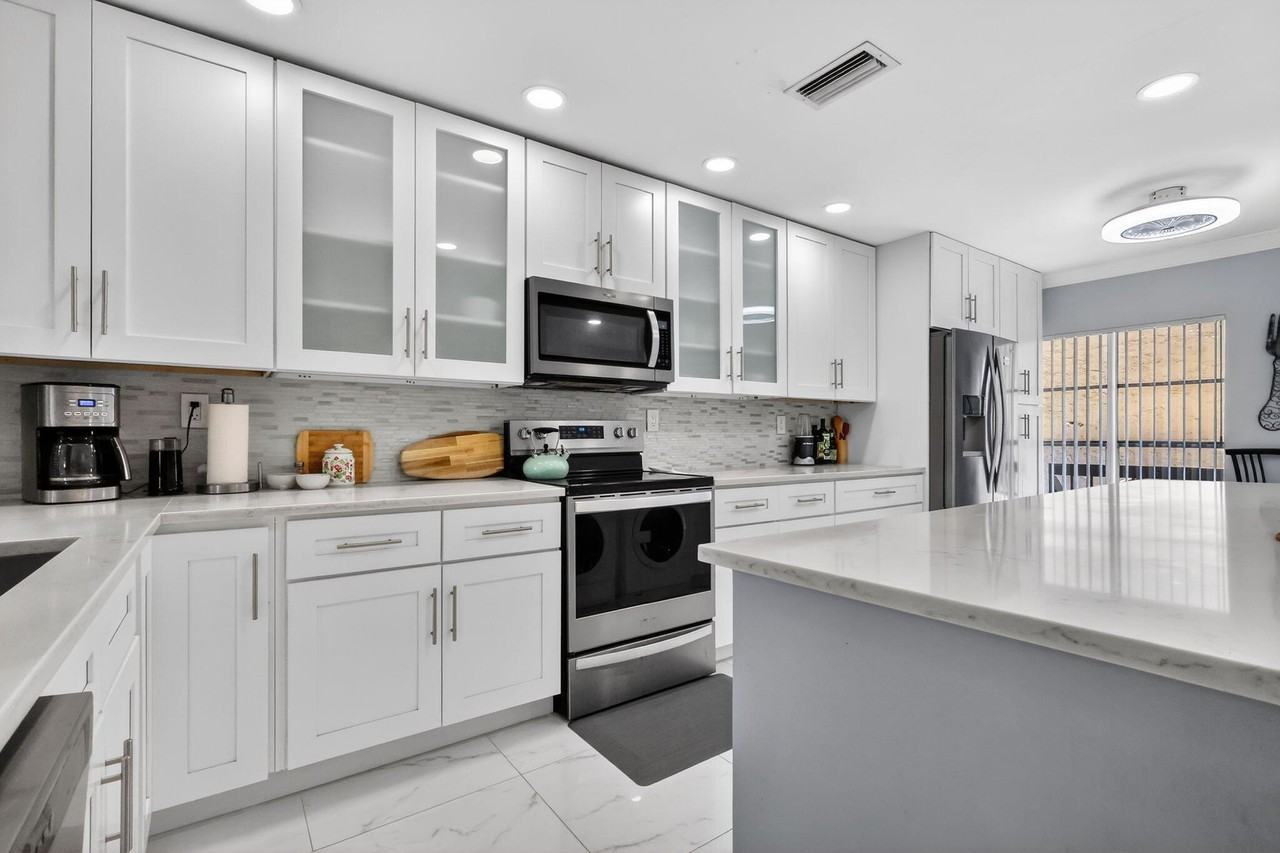 5675 Queen Palm Ct #E - Photo 6 of 40