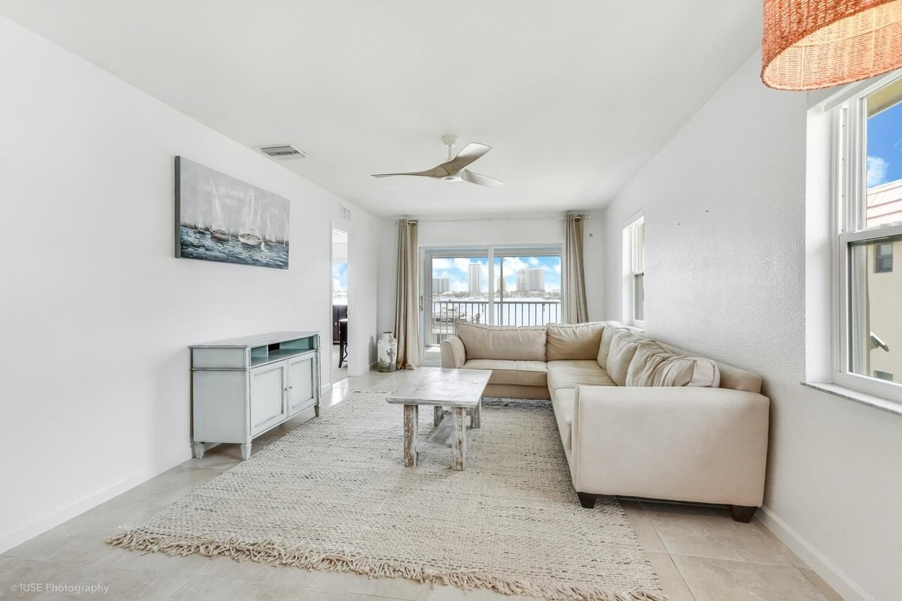 370 Wilma Cir #2 - Photo 4 of 12