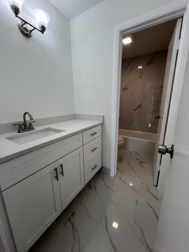 4129 Nw 88th Ave #202 - Photo 5 of 13