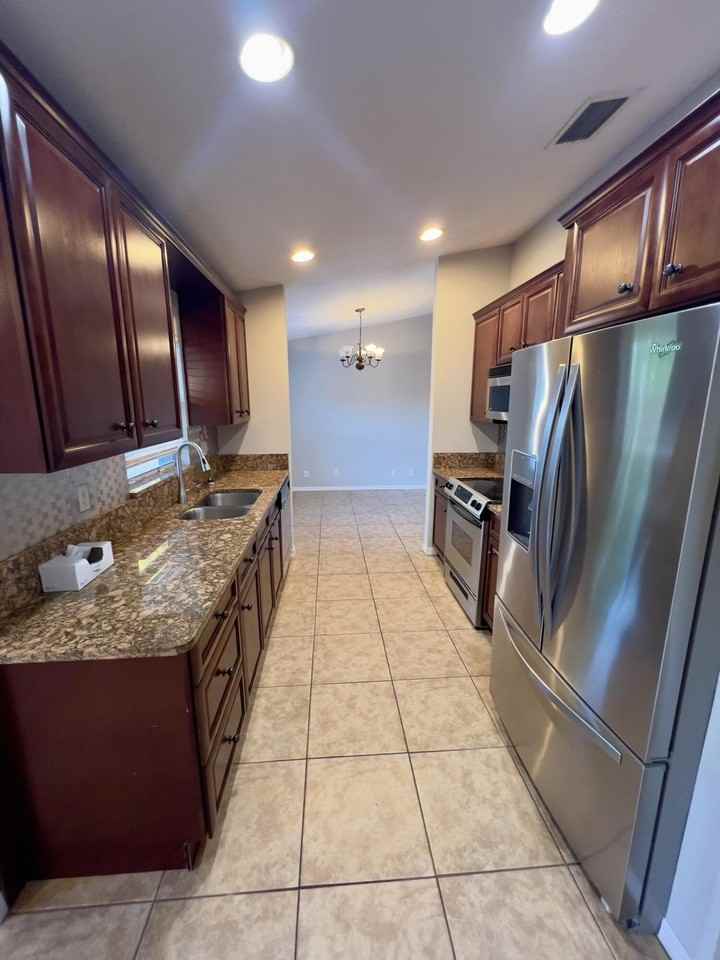 761 Sw Jaslo Ave - Photo 3 of 18