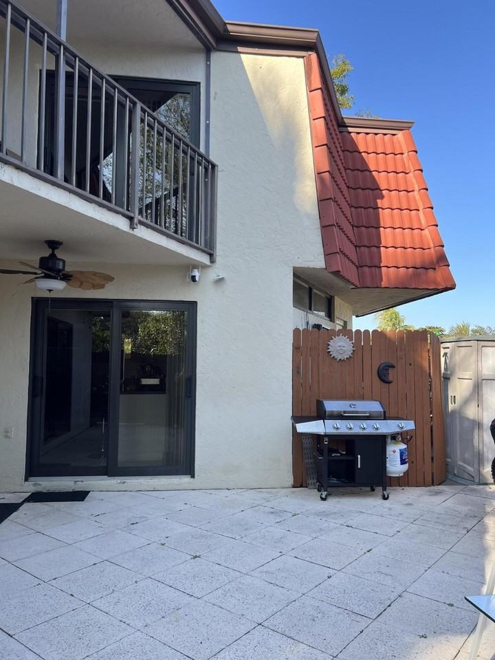 3648 Victoria Dr - Photo 2 of 23