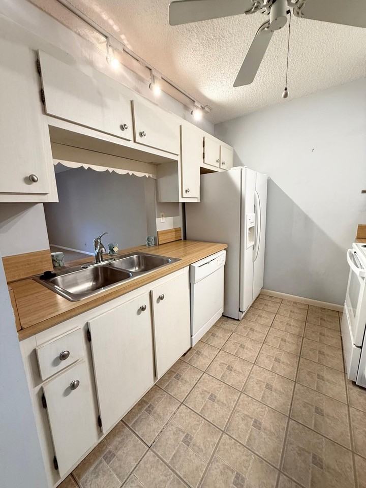 930 Sw 9th Street Cir #205 - Photo 5 of 38