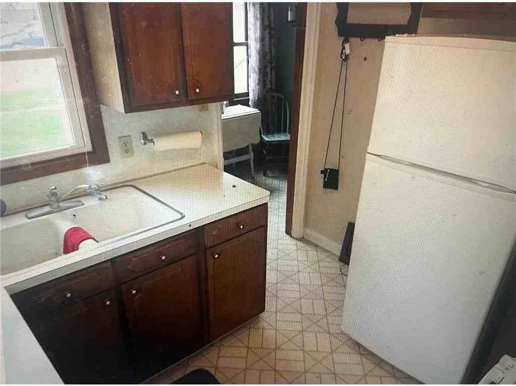 805 4th Ave Se - Photo 6 of 15