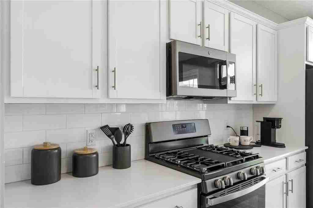 9257 4th St N - Photo 6 of 34