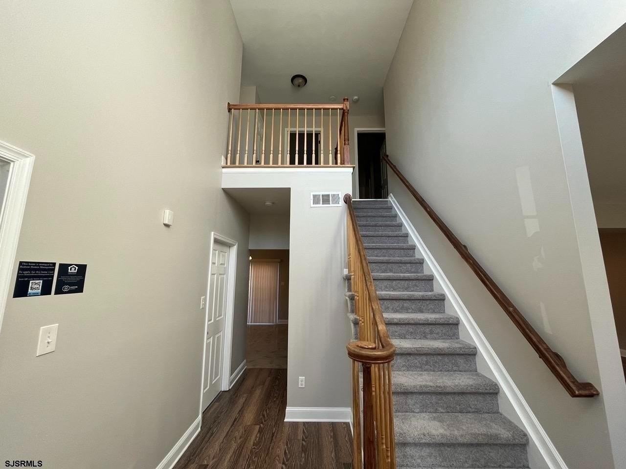 62 Chancellor Park Dr - Photo 2 of 21