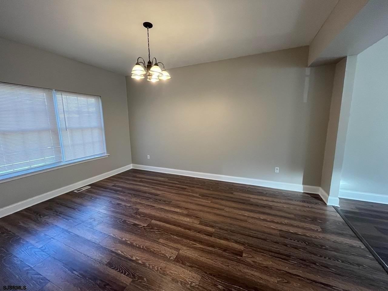 62 Chancellor Park Dr - Photo 4 of 21