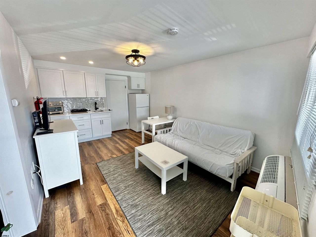 9105 Atlantic Ave - Photo 3 of 12