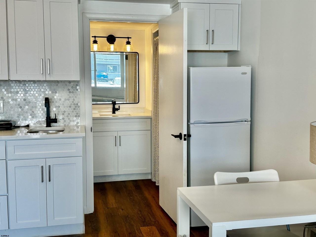 9105 Atlantic Ave - Photo 6 of 12