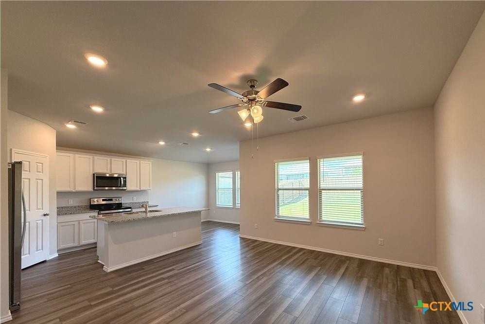 1426 Piedmont St - Photo 3 of 16