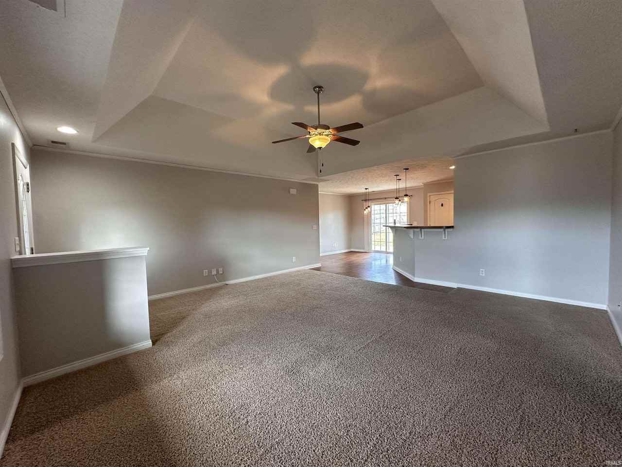 10235 Admiral Dr - Photo 4 of 27