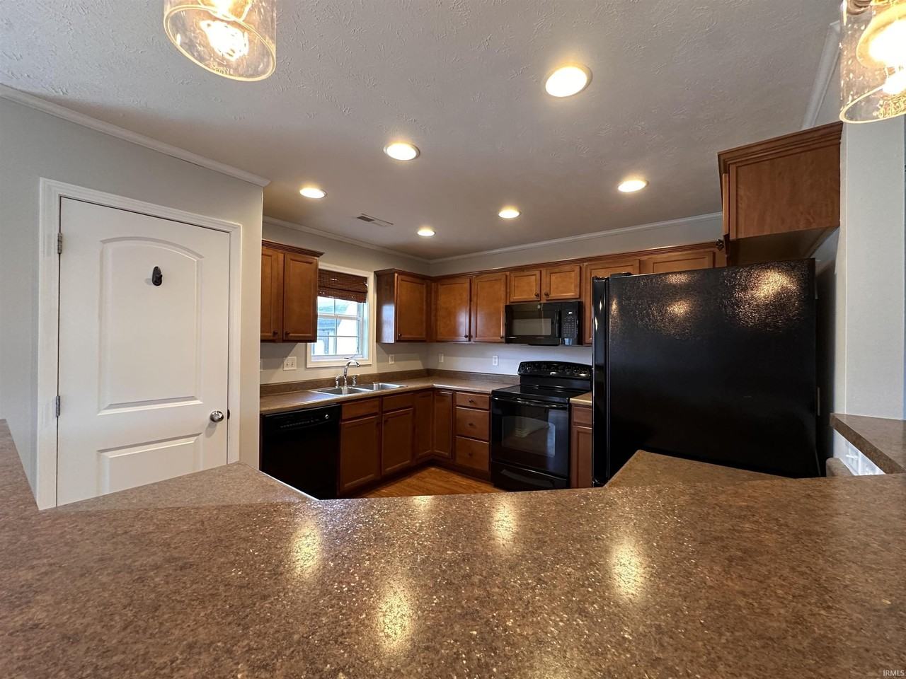 10235 Admiral Dr - Photo 5 of 27