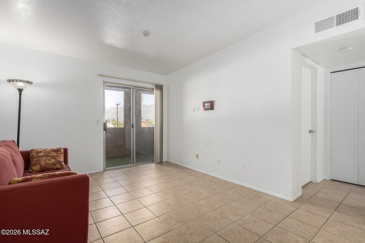 1810 E Blacklidge Dr #123 - Photo 3 of 25