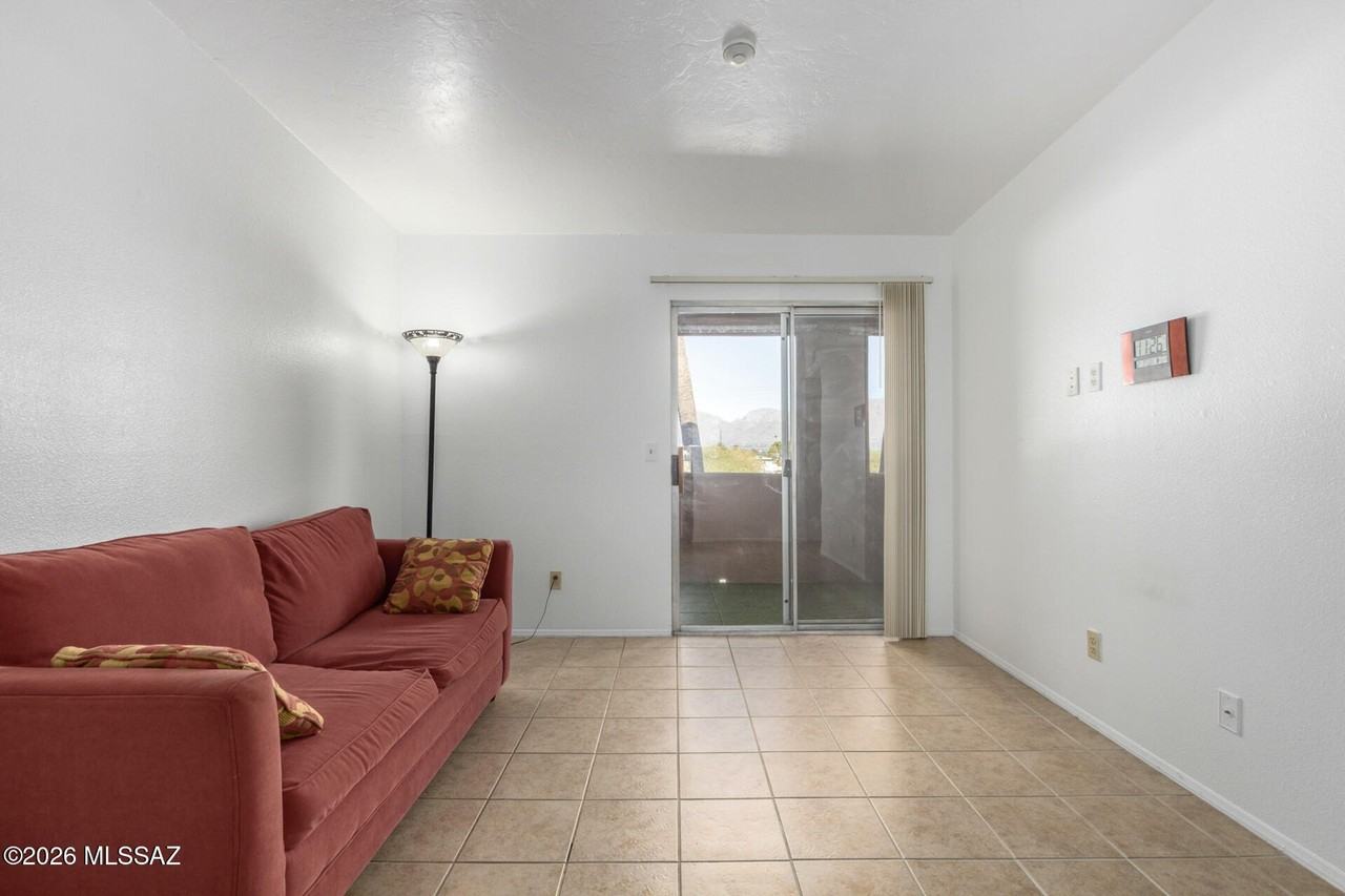 1810 E Blacklidge Dr #123 - Photo 5 of 25
