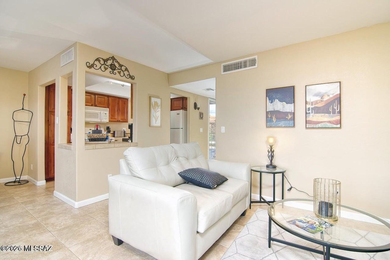 6651 N Campbell Ave Apt 210 - Photo 2 of 41