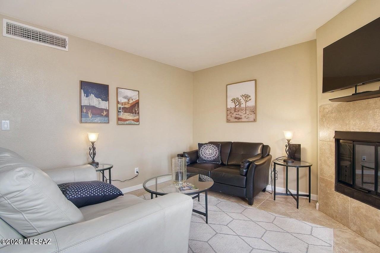 6651 N Campbell Ave Apt 210 - Photo 4 of 41