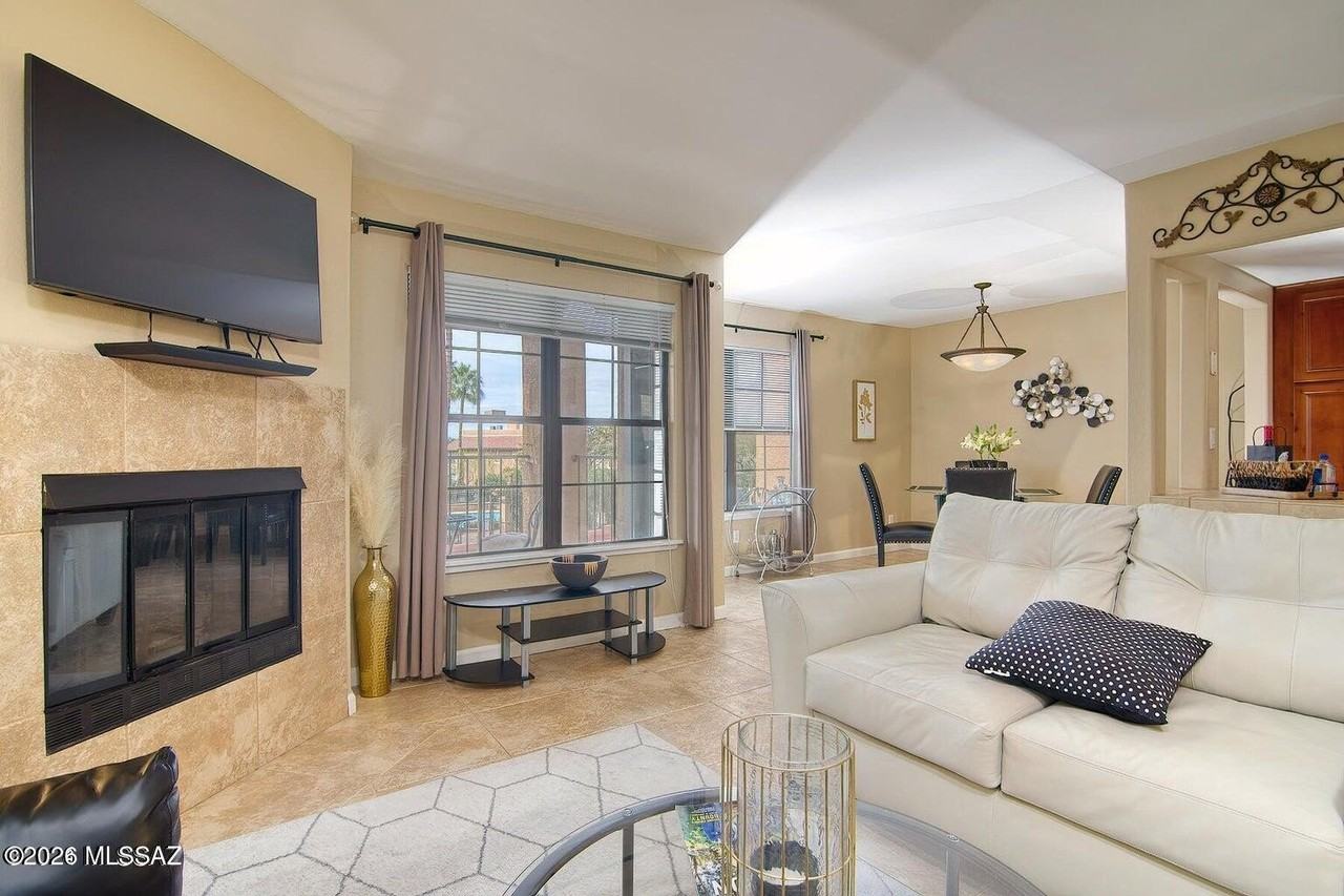 6651 N Campbell Ave Apt 210 - Photo 5 of 41