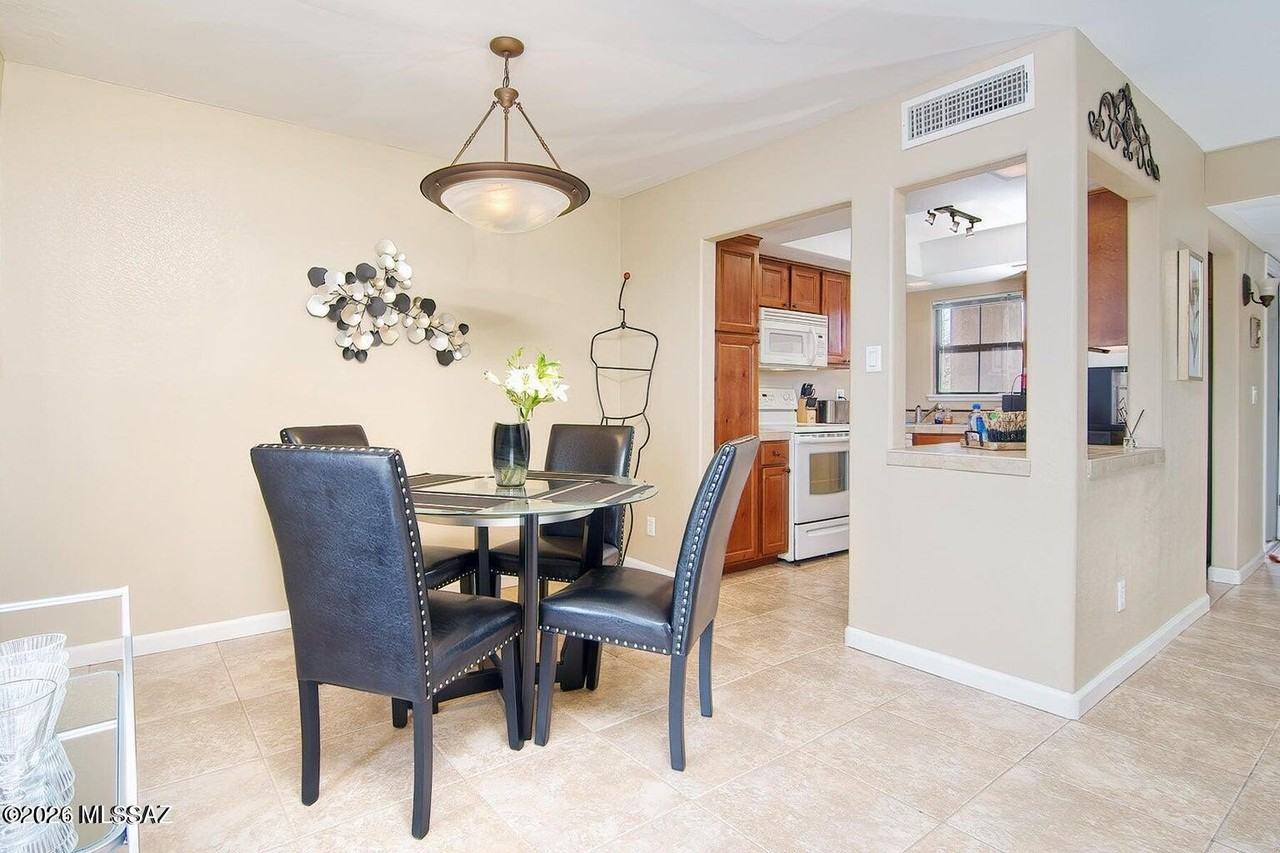 6651 N Campbell Ave Apt 210 - Photo 7 of 41