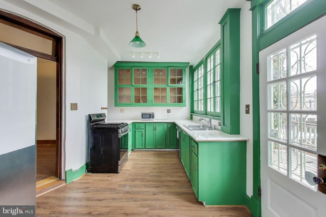 140 Bryant St Nw - Photo 4 of 37