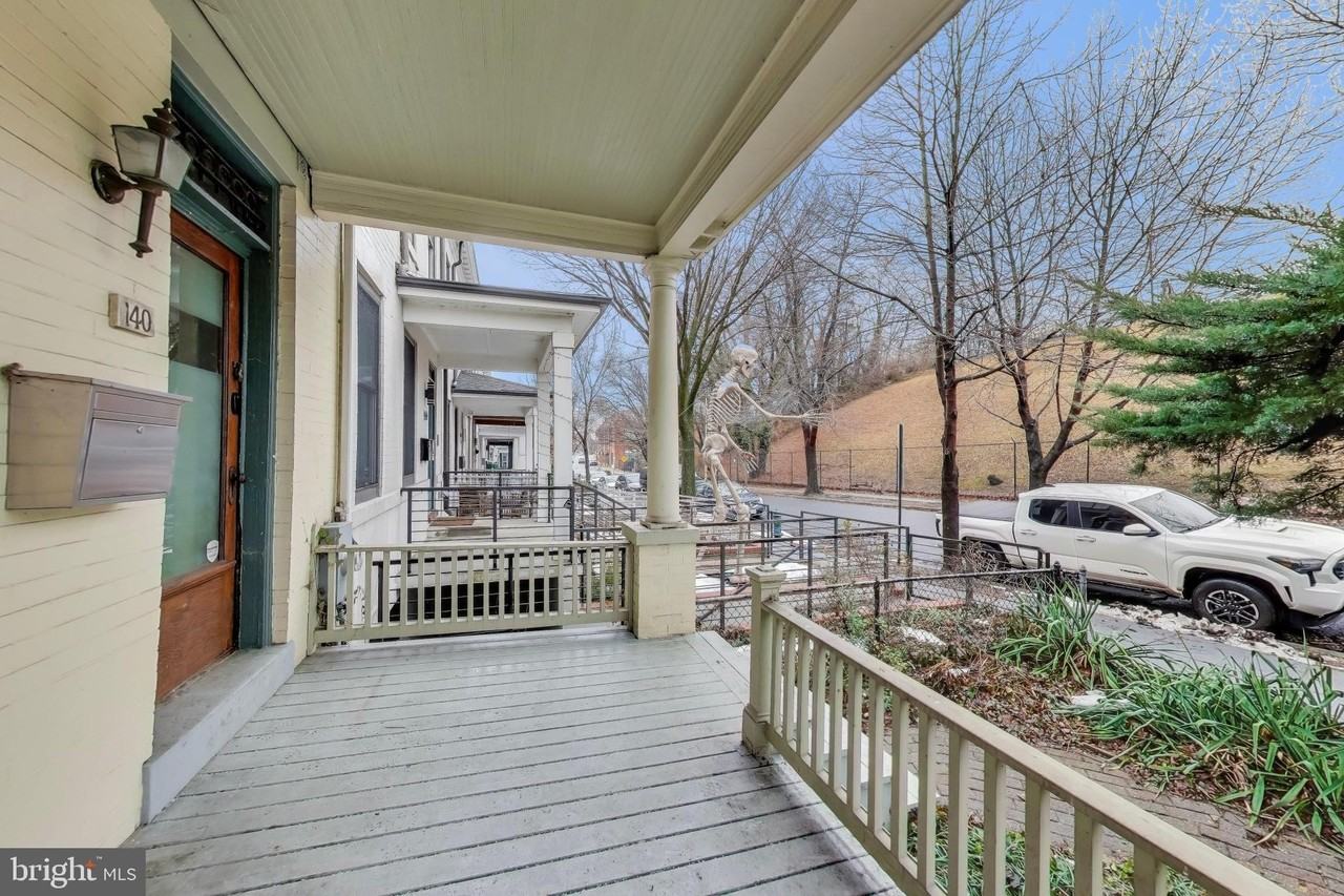 140 Bryant St Nw - Photo 7 of 37