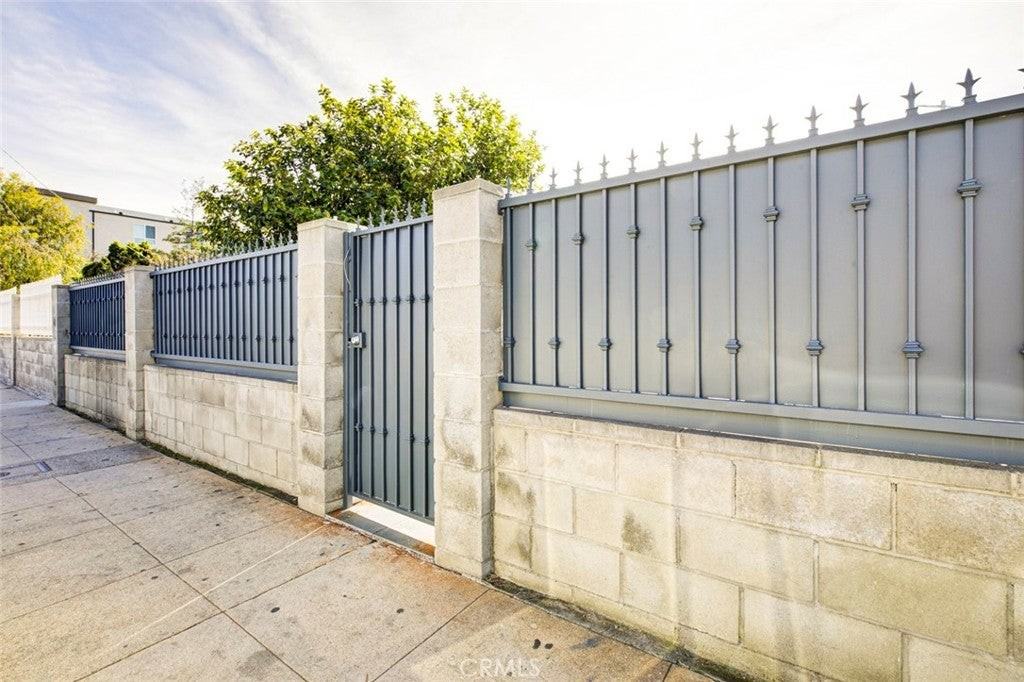 12156 Vanowen St - Photo 4 of 26