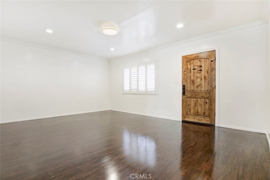 12156 Vanowen St - Photo 7 of 26