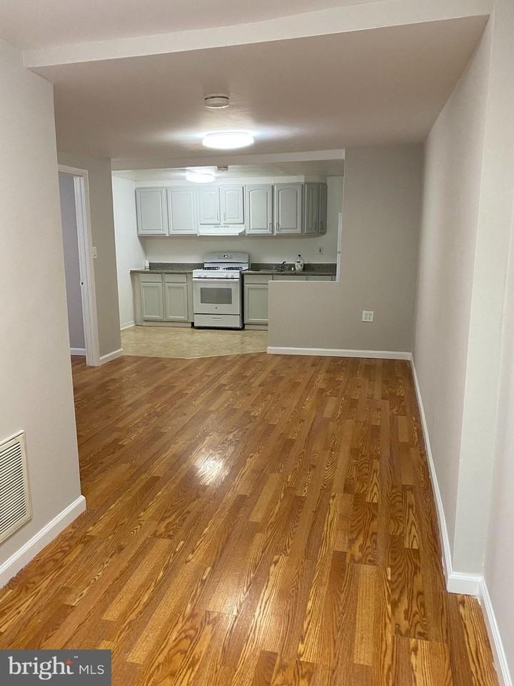 2737 Dillon St Apt A - Photo 3 of 7