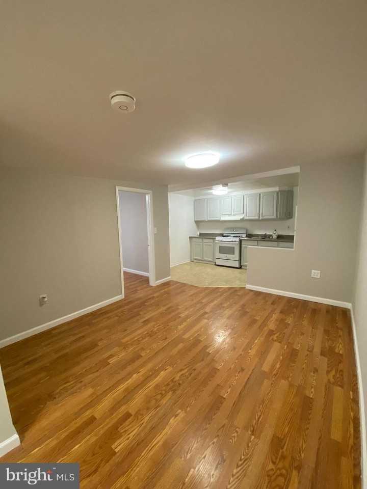 2737 Dillon St Apt A - Photo 4 of 7