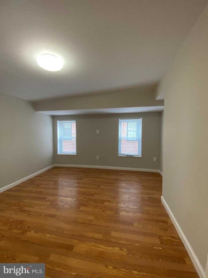 2737 Dillon St Apt A - Photo 5 of 7