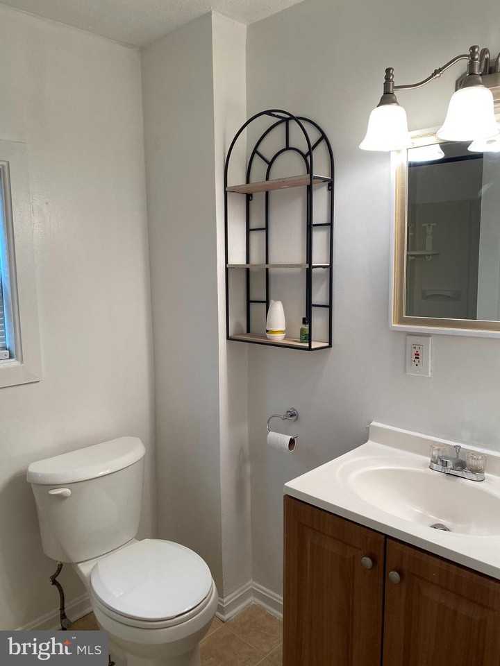 2737 Dillon St Apt A - Photo 6 of 7