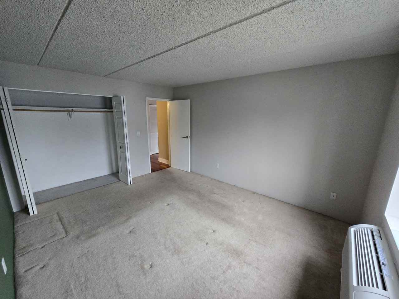 281 Park St - Photo 4 of 10