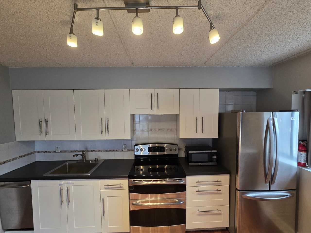 281 Park St - Photo 6 of 10