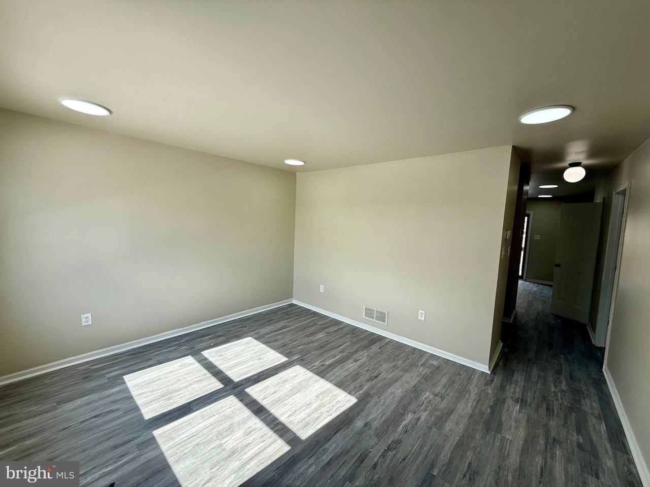 182 E Village Rd - Photo 2 of 12