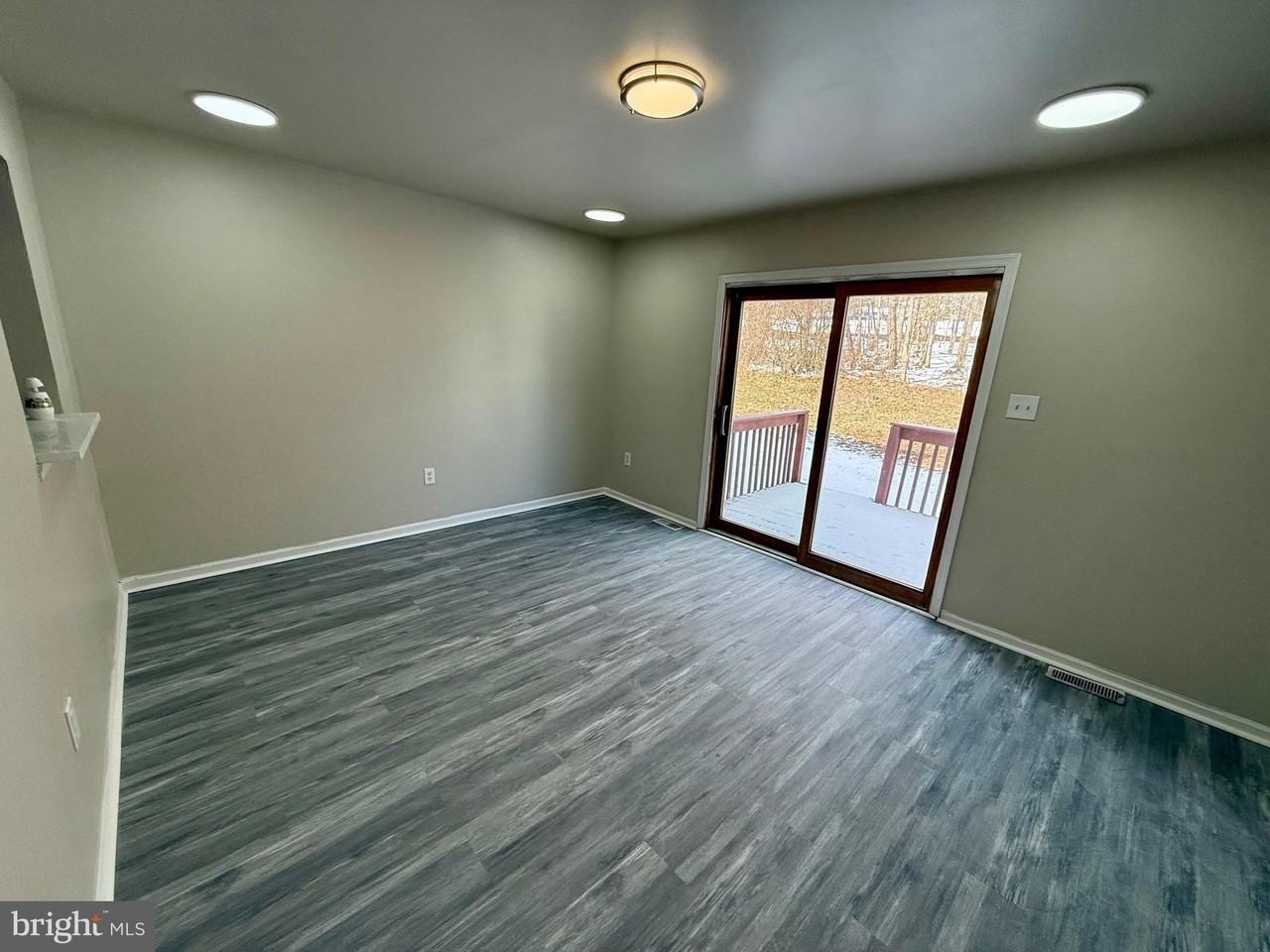 182 E Village Rd - Photo 6 of 12