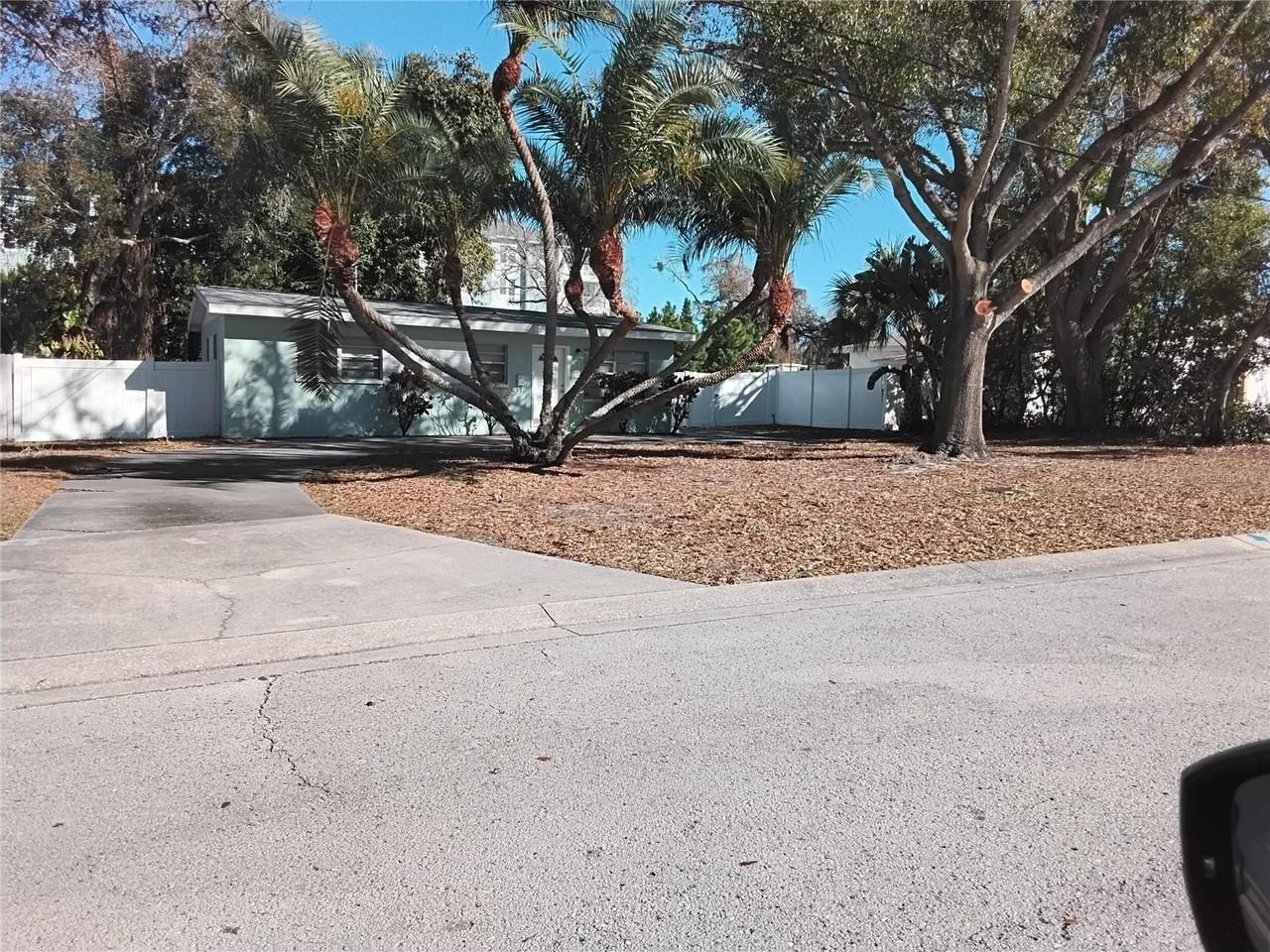 327 Barbara Cir - Photo 2 of 22