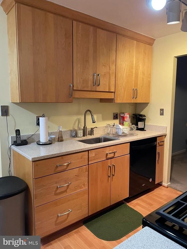 8705 Hayshed Ln Apt 33 #33 - Photo 3 of 16