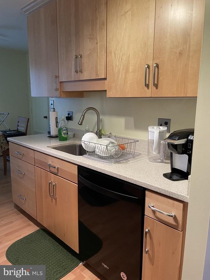 8705 Hayshed Ln Apt 33 #33 - Photo 4 of 16